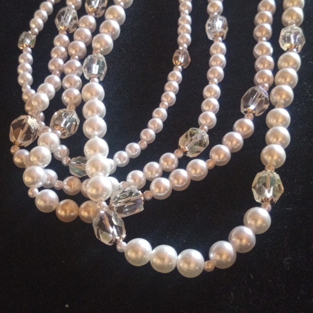 Elegant Faux Pearl and Crystal Necklace - Picture 4 of 6